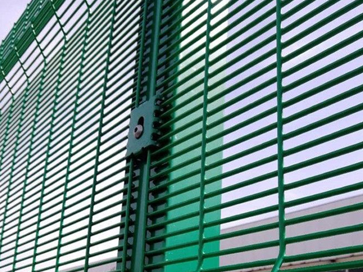 Yüksek güvenlikli panel çit modeli